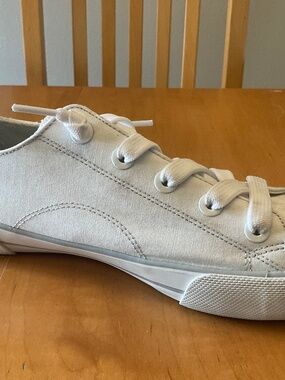 Women’s Bobs from Sketchers Air-Cooled Archfit shoes - white size 10